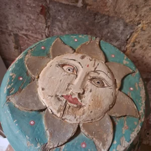 Curieux et ancien tabouret polychrome, sans doute art forain